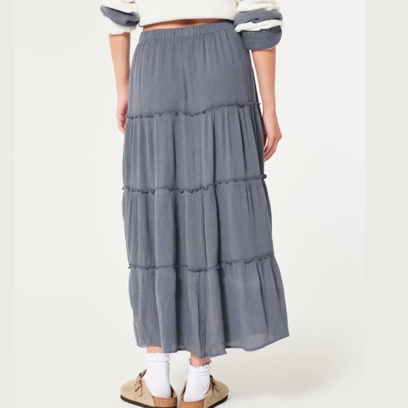 Hollister Ultra High Rise Tiered Crinkle Maxi Skirt (S) - Picture 2 of 10